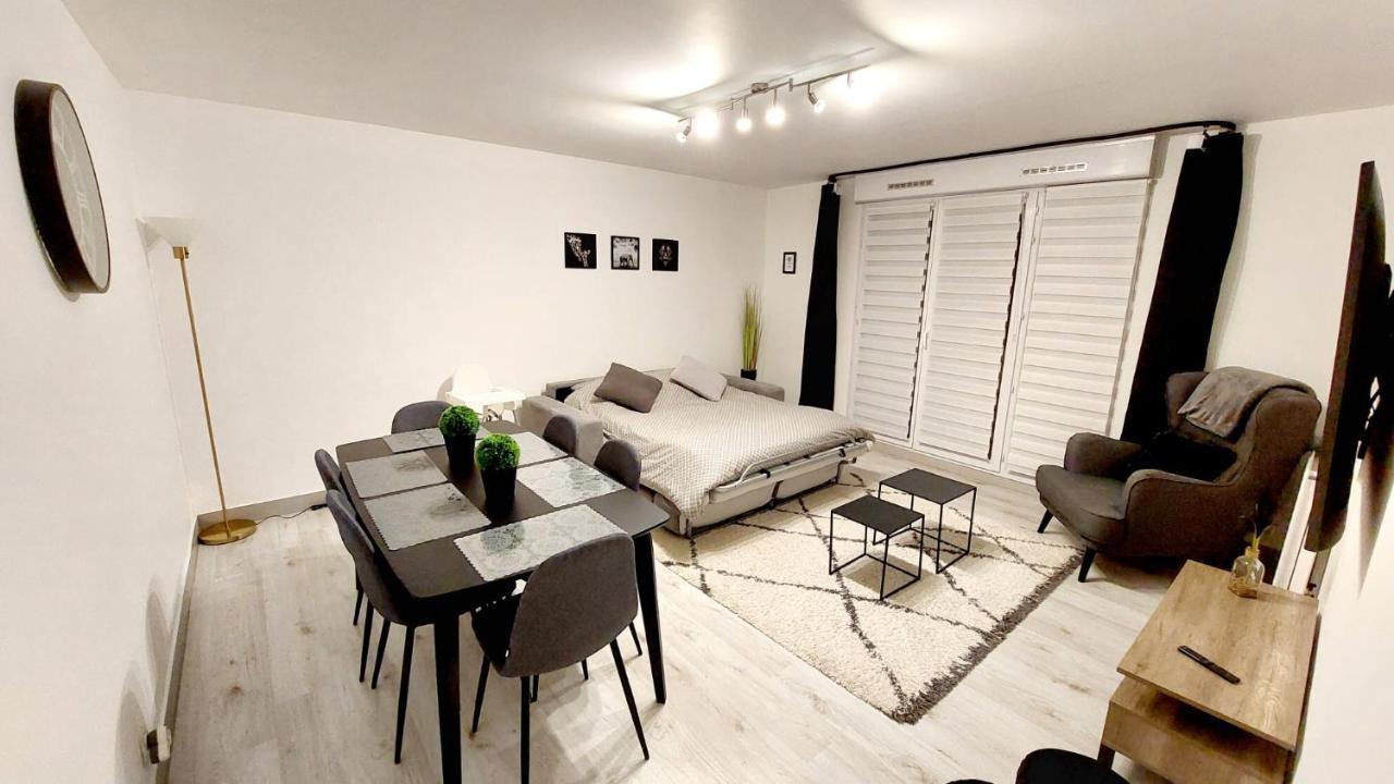 Cosy Home 2, 2 Chambres, 6 Personnes, 3 Min Gare, Parking Cergy Eksteriør billede