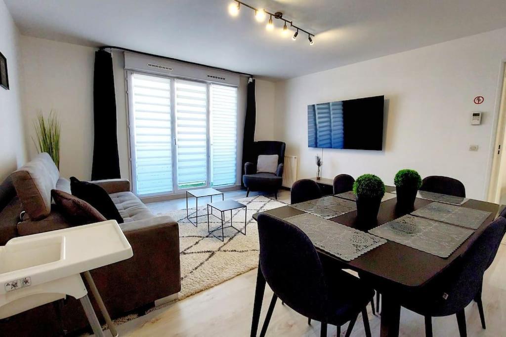 Cosy Home 2, 2 Chambres, 6 Personnes, 3 Min Gare, Parking Cergy Eksteriør billede